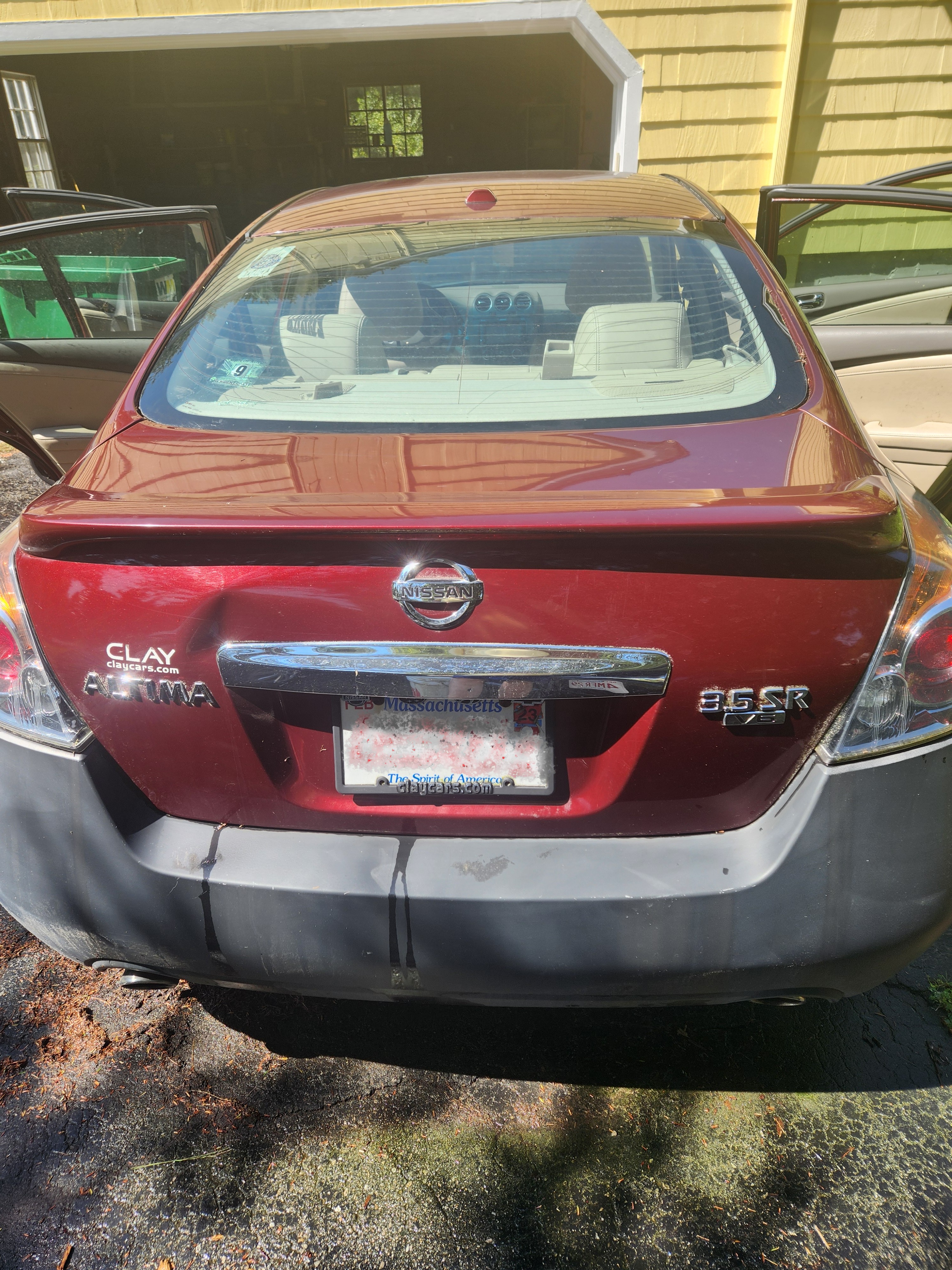 2011 Nissan Altima side detail